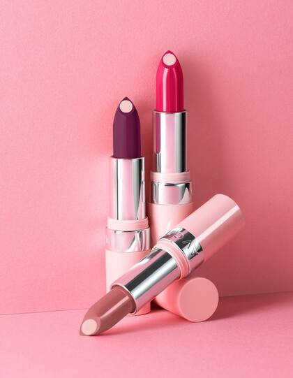 Un regalo perfecto para quienes disfrutan maquillarse: los labiales Hydramatic tienen un centro de ácido hialurónico.