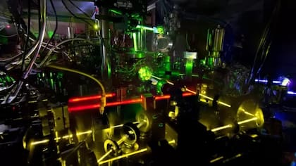 Un reloj que mide átomos de iterbio.