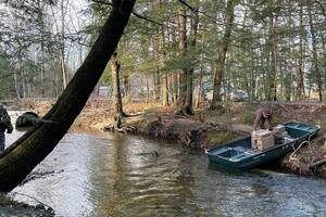 Un residente del poblado de Mercer captó la hazaña del repartidor para cumplir sus entregas
