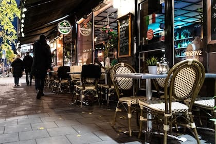 Un restaurante vacío en el centro de Estocolmo, Suecia.