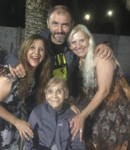 Un retrato familiar de Guillermo Sierra, que tiene 48 años y desde chico vive en Bahía Blanca