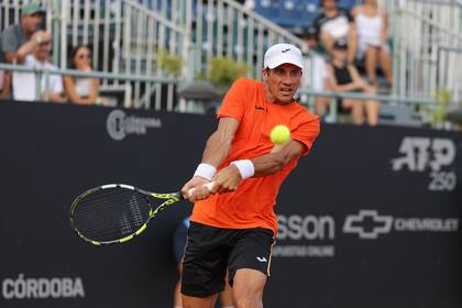 Un revés de Facundo Bagnis, que al borde de cumplir 34 años alcanzó en el Córdoba Open su segunda final en el nivel de torneos ATP; la protagonizará contra el italiano Luciano Darderi.
