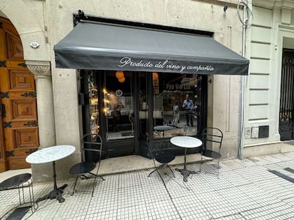 Un rincón delicado, con café filtrado y aires japoneses