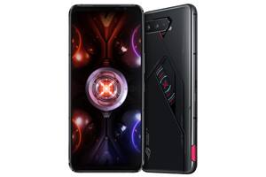 Un ROG Phone 5s Pro de Asus; el smartphone tiene una pequeña pantalla trasera que muestra animaciones y notificaciones