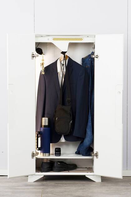 Un ropero ozonificador de Valenziana para desinfectar ropa y otros objetos