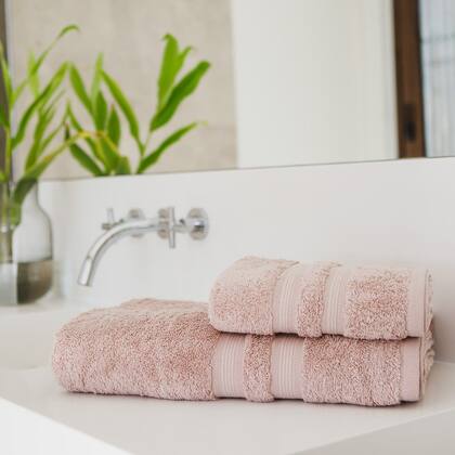 Un rosa suave para darle color al baño.