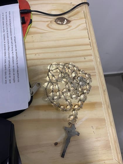 Un rosario, una de las pruebas clave