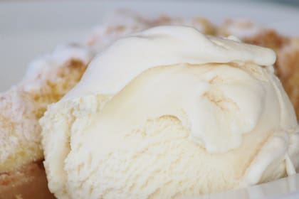 Mantenga el fuego hasta que la preparación presente pequeñas burbujas en los bordes del recipiente