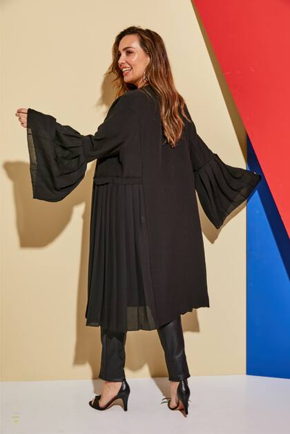 Un saco plisado perfecto para sofisticar cualquier look