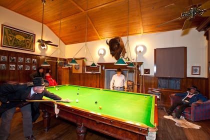 Un salón de billar en el pueblo Mellonsfolly Ranch en Nueva Zelanda