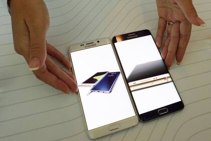 Un Samsung Galaxy Note 5 junto a un Galaxy S6 Edge Plus