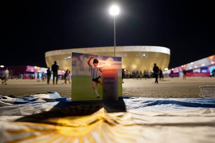 Un "santuario" para Maradona en el exterior del estadio donde jugará Argentina 