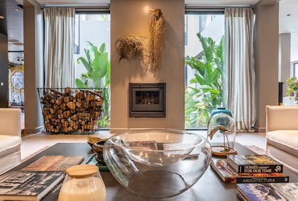 Un sector del living: luz y diseño.