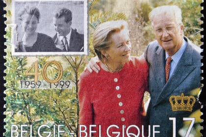 Un sello con la foto de la pareja en 1999, celebrando cuarenta años juntos