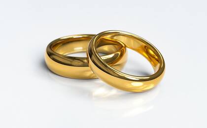 Un set de anillos, porqué no de compromiso, para usar en conjunto serán un buen regalo para alguien de Escorpio