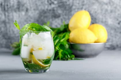 Un shiso mojito, una versión oriental para sorprender a los comensales.