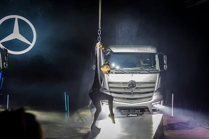 Un show que dejó a los invitados boquiabiertos y dio pie a la develación del nuevo Axor.