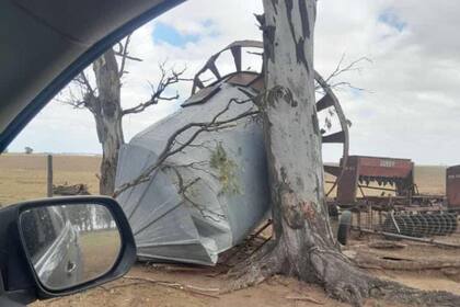 Un silo destrozado en un campo bonaerense