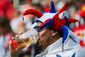 El arriesgado truco de un usuario para ingresar latas de cerveza a los estadios en el Mundial