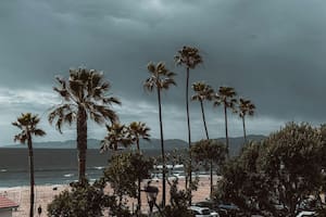 Día de tormenta y alerta de evacuación e inundaciones en Los Ángeles