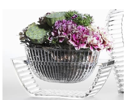 Un sofisticado florero para quedar bien con cualquier dueño de casa