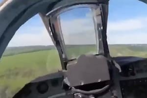 Un piloto ruso capturó el instante en que su avión es alcanzado por un misil y explota en llamas