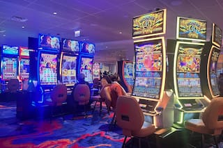 Es migrante con pedido de asilo y ganó el premio mayor en un casino de Chicago, pero asegura que no le pagaron