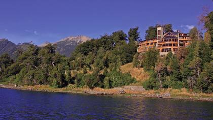 Un spa de lujo entre bosques de arrayanes y al pie del lago Nahuel Huapi