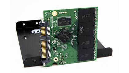Un SSD, a diferencia de un disco rígido convencional, no tiene partes móviles: es un chip de memoria