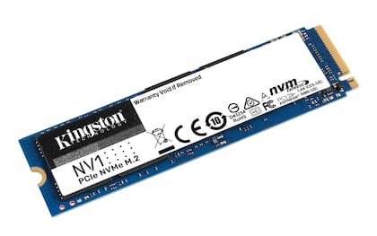 Un SSD de Kingston con conector NV1 (PCIe NVMe M.2); ocupa un tamaño similar al de la RAM