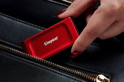Un SSD externo Kingston XS1000 de hasta 2 terabytes