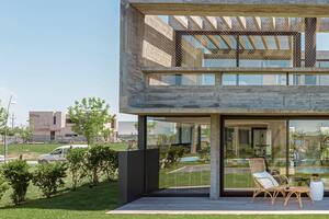 Un sueño de juventud cruzado con otro: el proyecto de la facultad y el hogar familiar se materializan en esta casa donde el diseño propone y dispone.