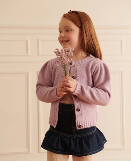 Un sweater tan lindo como versátil, que puede ir con un vestido pero también con jeans.