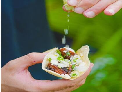 Un taco mexicano, un platillo muy popular en la cultura de ese país