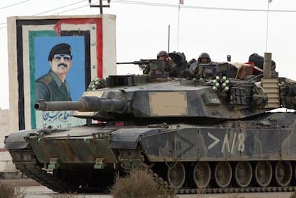 Un tanque estadounidense en el sur de Irak, pocos días después del inicio de la invasión.