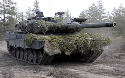 Un tanque Leopard 2, vehículo que Alemania se niega a otorgar al ejército ucraniano