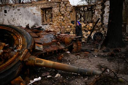 Un tanque ruso destruido en Chernihiv, Ucrania. (AP Photo/Francisco Seco)