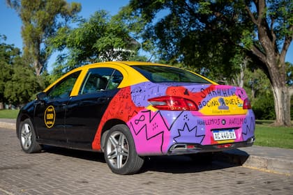 Un taxi aborda el autismo y llama la atención sobre los bocinazos