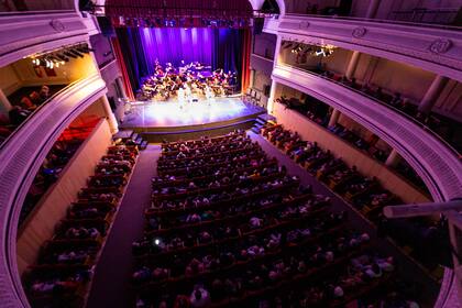 Un teatro colmado disfrutó de la propuesta