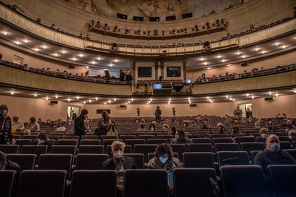 Un teatro con público en Saarbrücken, a medida que se distienden las medidas por el coronavirus