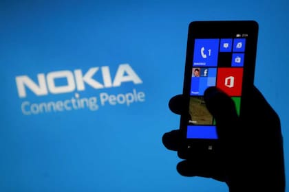 Un teléfono de Nokia con Windows Phone 8 de Microsoft