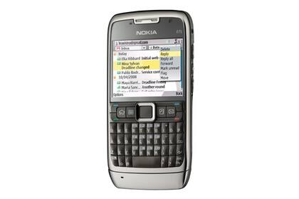 Un teléfono inteligente Nokia E71, con el servicio Messaging, que permite administrar hasta 10 cuentas de correo electrónico
