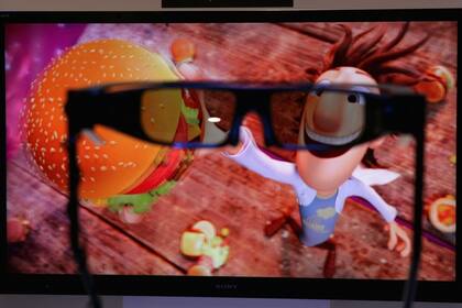 Un televisor 3D con unos anteojos de Sony, en la feria CES de Las Vegas en enero de 2011