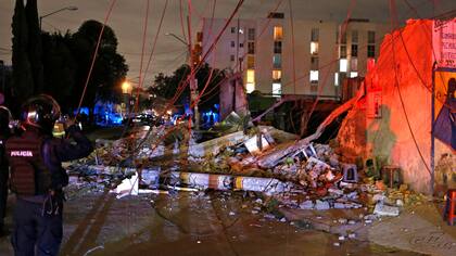 Un terremoto de 8.2 grados en la escala Richter sacudió hoy México y el más fuerte en más de un siglo en el país