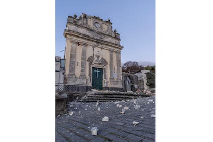 La iglesia María Santísima en Fleri terminó con graves daños en su estructura