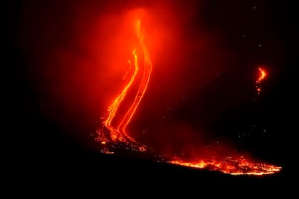 El Etna ruge con inusual frecuencia desde julio