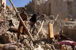 Ya son más de 1000 los fallecidos por un terremoto en Afganistán: hay cientos de heridos