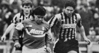 Un testimonio de época: temporada 1990/91 del calcio, Napoli-Pisa en el viejo San Paolo, y el mano a mano de los Diego, Maradona y Simeone