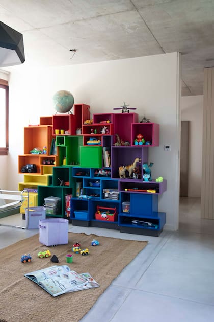 Un tetris lleno de color para guardar los juguetes de los más chicos.