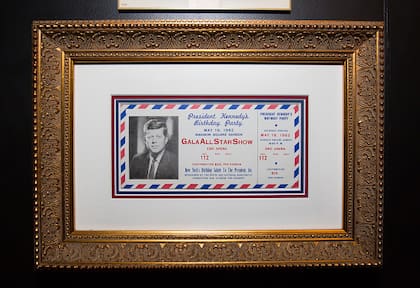 Un ticket para la "JFK Birthday Gala" donde Marilyn cantó el Cumpleaños Feliz